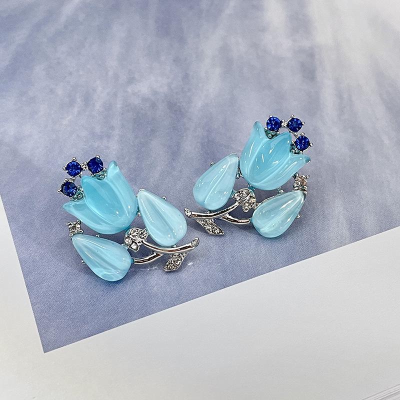 Vintage Blue Glass Bow Earrings - Retro Design Ornament