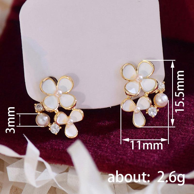 Factory Direct Supply of Flower Imitation Pearl Stud Earrings, Gentle Temperament Copper-plated Imitation Gold Earrings, Fresh and Versatile Earrings