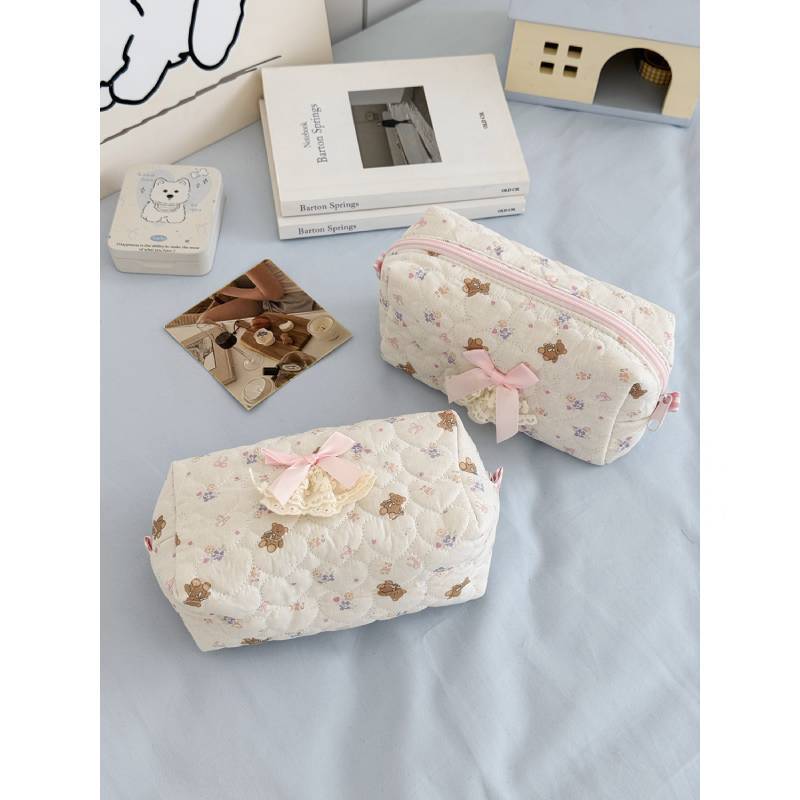 Bear Sweetheart Quilted Storage Bag With Zipper For Students And Daily Use