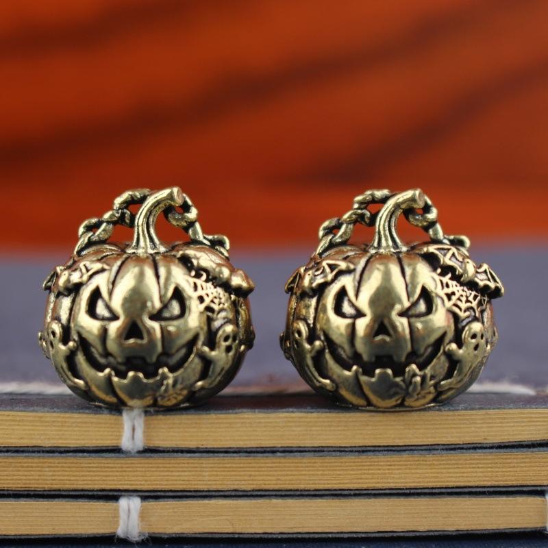 Vintage Brass Halloween Pumpkin Pendant Spooky Carved Face Minimalist Gothic Jewelry for Halloween Street Wear Outfit Matching