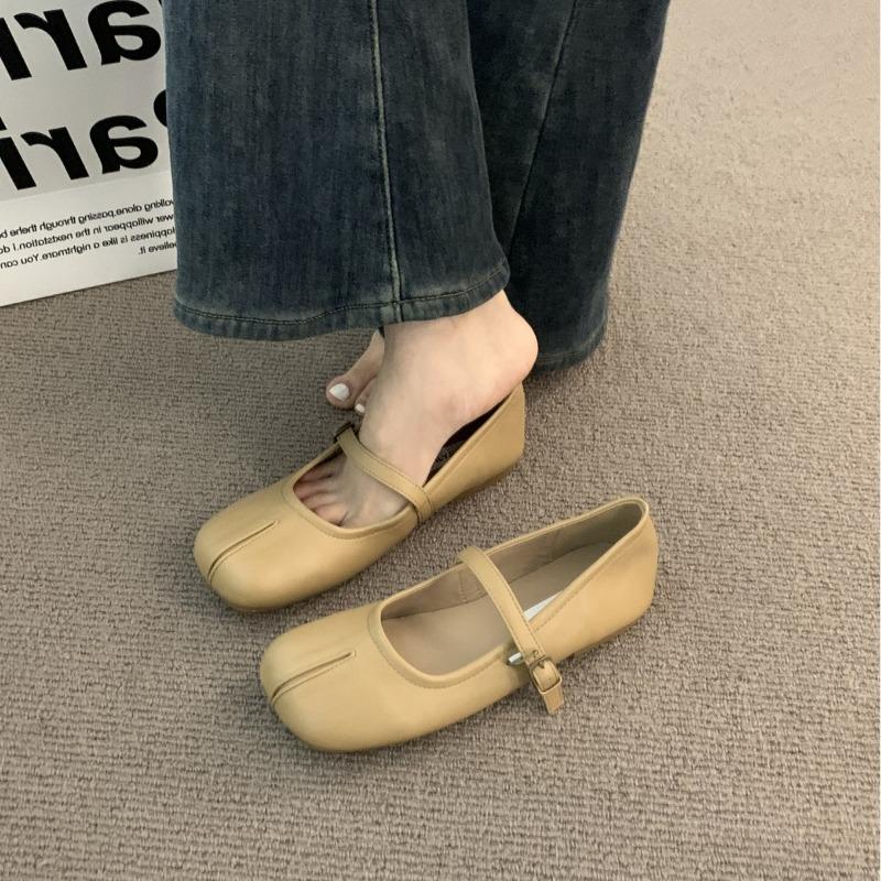 Fashion Hot Selling 2025 Women's Flat Folded Bean Mules Slip-On Shoes Korean Style Rubber Bottom Plastic Upper Outerwear Casual Slipper