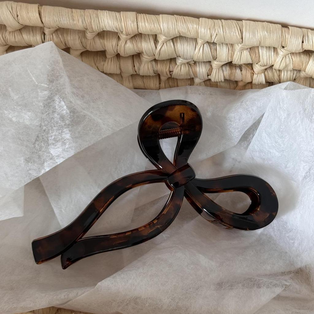 Retro Tortoiseshell Claw Clip: Elegant & Versatile Updo Hair Accessory for Women