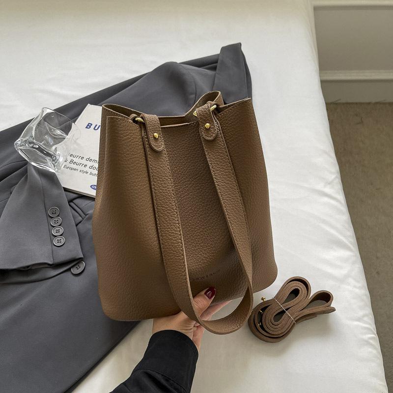 Retro fashion underarm bucket bag women's new trend versatile shoulder bag niche simple casual mother and child bag
