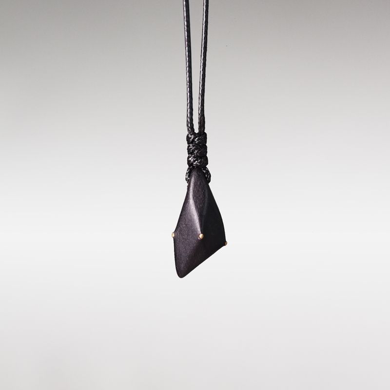 

Мужская геометрическая цепочка для свитера с угловым вырезом, оригинальный дизайн, черное дерево Small pendant