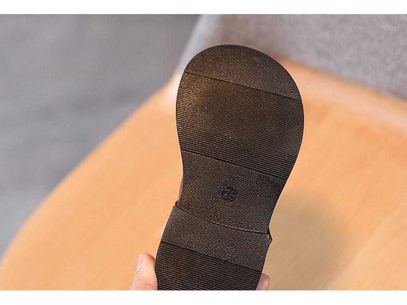 2024 Spring and Autumn Kids Leather Princess Shoes with Soft Sole, Ideal for Black Dance.