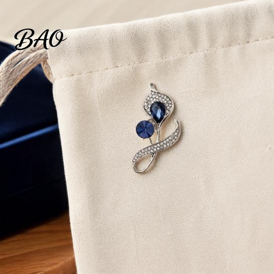 Shirt Brooch Women Rhinestone Flower Pin, Sparkling Floral Lapel Jewelry Accessory Decorative for Coats Dresses Suits Badge