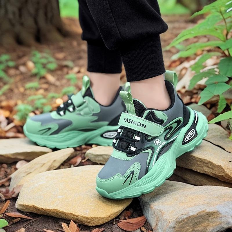 Cross-border boys' shoes 2024 autumn new children's leather non-slip sneakers boys' students soft-soled dad shoes