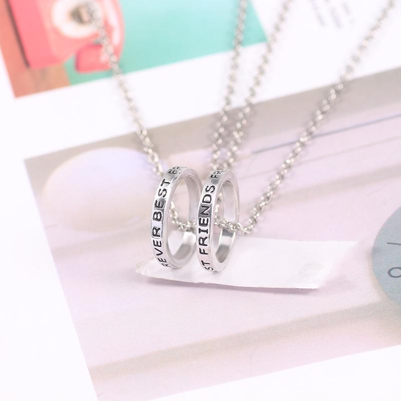 

Геометричне намисто-підвіска з великими та малими квадратами One Size