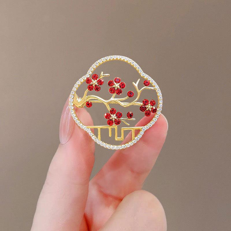 Plum Blossom Anti-light Brooch Women's Niche Pin High-end Temperament Coat Jacket Accessories Exquisite Corsage