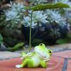 Frosch-Ornament Liegender Frosch Kleine Harzfigur mit Blatt-Schirm Sonnenschutz Mikro-Landschafts-Ornament Blumentopf Auto-Konsole Schreibtisch Balkon