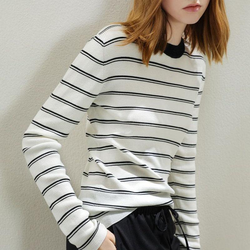 

Новый осенне-зимний французский винтажный полосатый контрастный трикотажный свитер с круглым вырезом, облегающего кроя, универсальный, омолаживающий, в западном стиле, для женщин M белый