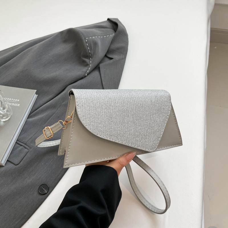 

Маленькая сумка женская 2025 новая повседневная модная модная сумка сумка-мессенджер простая маленькая квадратная сумка через плечо серебряный
