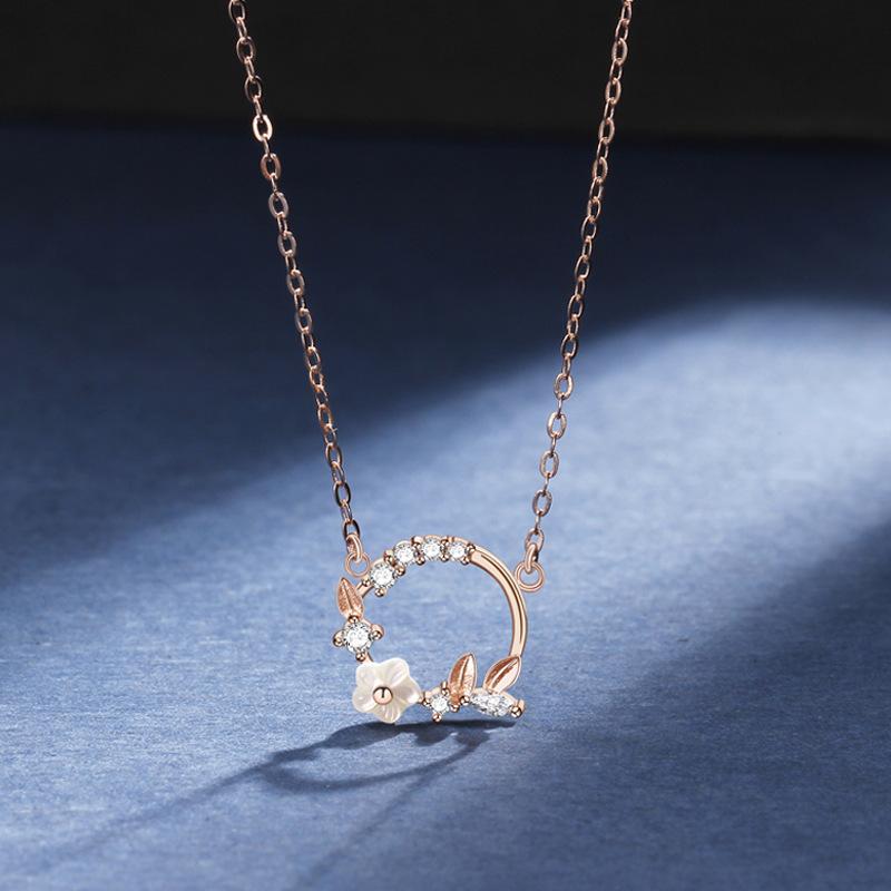 

Оригинальное женское ожерелье Lucky Garland Mori Small Fresh Niche Delicate Shell Flower