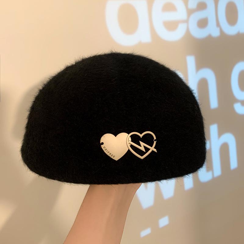 Süß und cool weißer Kaninchenfell-Barett weibliches Gesicht klein tragen nach vorne Hut Plüsch Malerhut