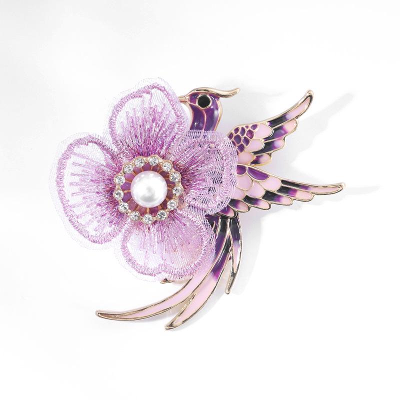 Hummingbird Crystal Rhinestone Brooch: Elegant Alloy Pin for Clothing Accessories
