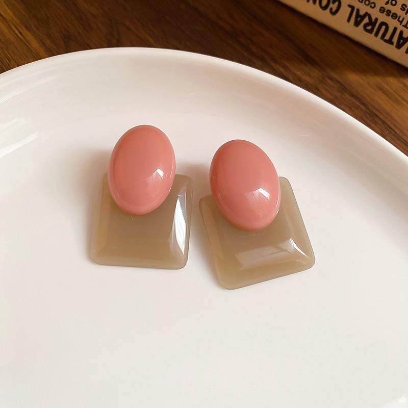 Elegant French Retro Flower Earrings: Luxurious Literary Studs