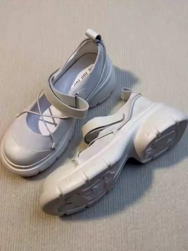 

Туфли Мэри Джейн на платформе Женские Весна и Лето 2025 Новые Универсальные Увеличивающие рост Маленькие Кожаные Туфли Повседневные На липучке Одинарные Туфли Женские 40 грязно-белый