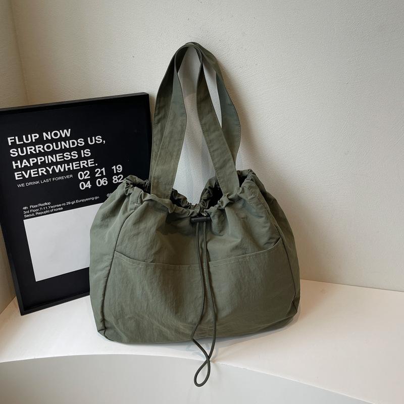 2025 new large-capacity waterproof nylon cloth drawstring pleated shoulder bag travel leisure messenger tote bag