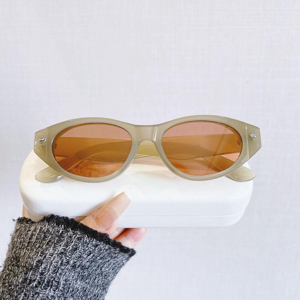 European Retro Cat Eye UV Protection Sunglasses - Trendy 2025 Fashionable Plain Face Design