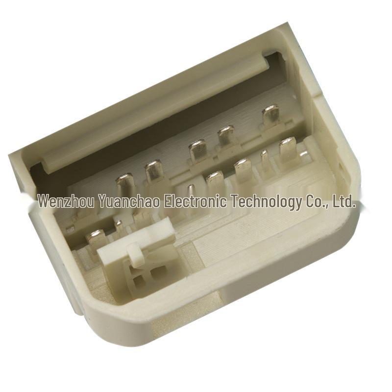 Right-Hand Drive Power Window Switch for Toyota Camry, Corolla, Highlander (Model: 84820-06090)