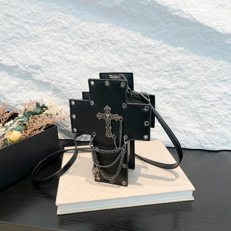 Locomotive Wind Cover Rivet Chain Small Square Bag Cross-shaped Crossbody Bag on One Shoulder Cross чёрный