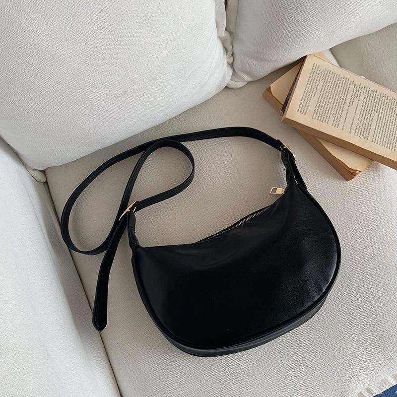 Niche Simple High-texture Bag New Fashion Casual Black Shoulder Messenger Bag Versatile Dumpling Bag Women
