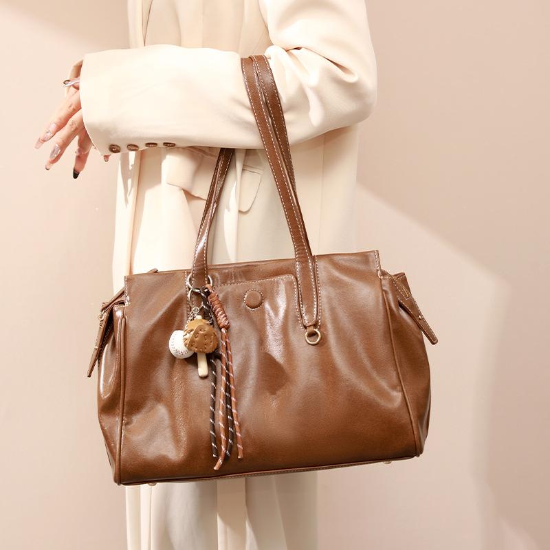 High-end leather large-capacity tote bag shoulder bag women's new fashion versatile commuter armpit big bag tide