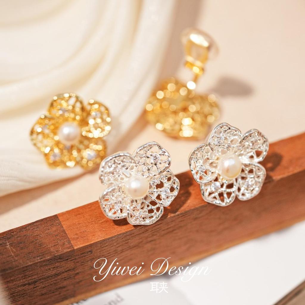 18K Gold-Plated Zircon Flower Pearl Ear Cuff - Elegant and Stylish Light Luxury Earrings