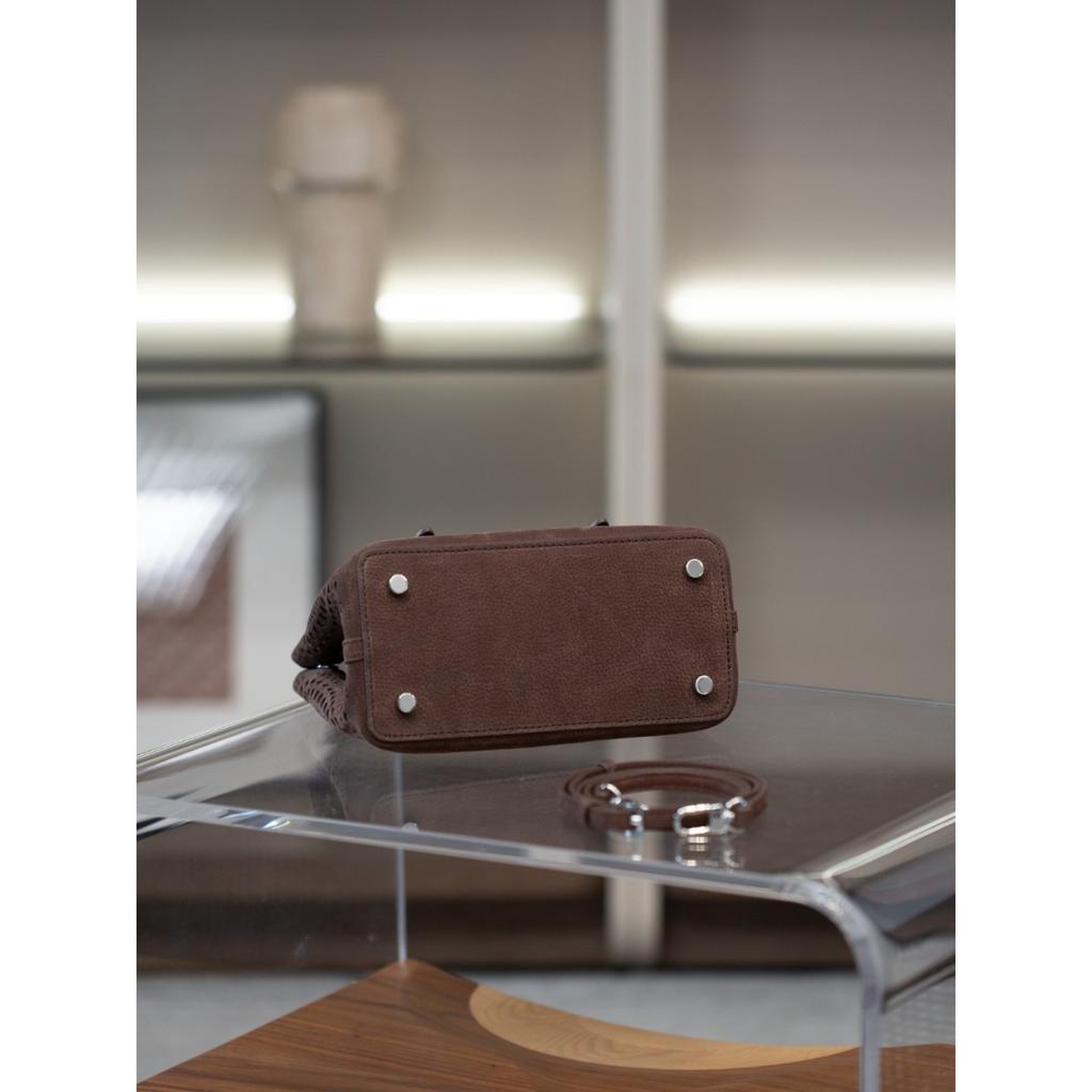 Mina20 erste Schicht Samt Litschi-Muster Kalbsleder Hohlraum Weißer Stahl-Beschlag mit einzelnem Schulter-Crossbody-Schultergurt Französisch Hohlraum