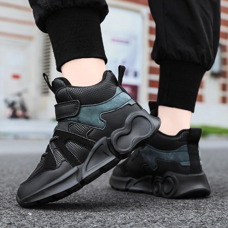 New Sports Shoes 2025 Boys Lightweight Soft Sole Boys Versatile Casual Autumn and Winter Middle and Older Children's Father Shoes