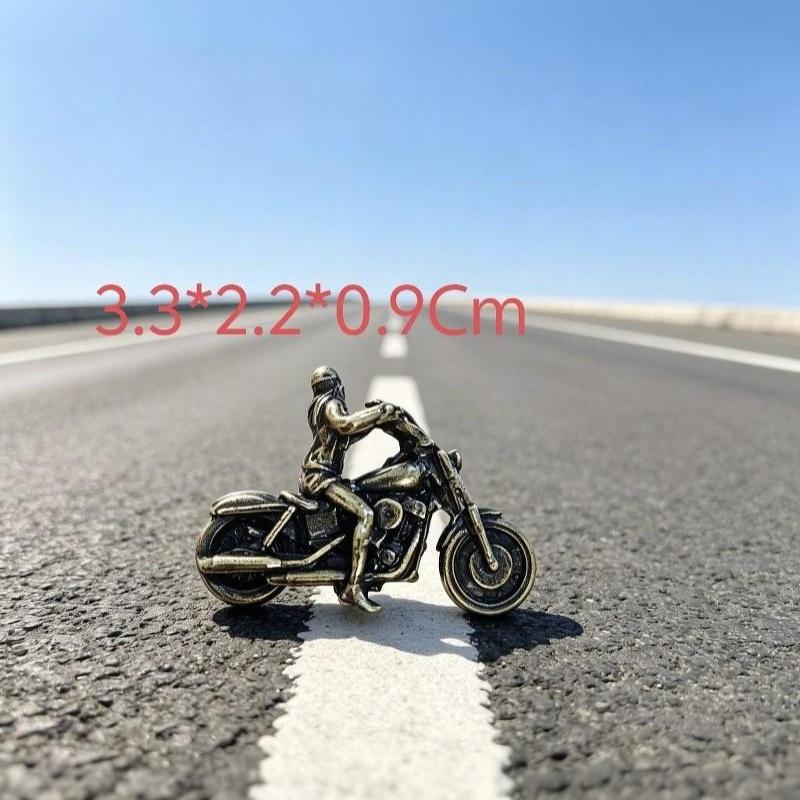 Figurka motocyklisty ze stopu cynku w stylu vintage, z drobnymi detalami, antyczne wykończenie. Do dekoracji domu, biurka. Prezenty dla pasjonatów motocykli