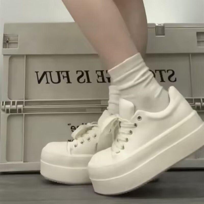 Vastag talpú fehér női tornacipők, új 2025 tavaszi/őszi stílus, magasságnövelő, alkalmi és sokoldalú sneaker deszkás cipő