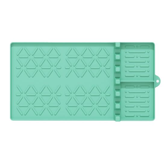 Silicone Grill Mat Heat-Resistant Multi-Slot Tool Organizer for BBQ Grilling Non-Slip Food-Grade Side Shelf Pad with Grease Drip Tray Dishwasher Safe