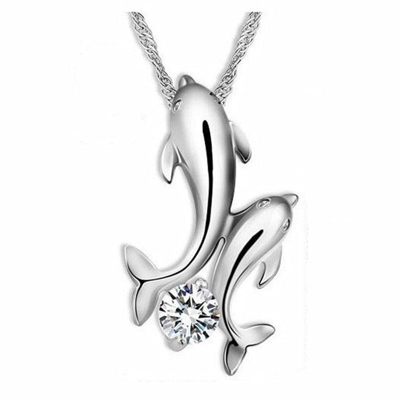 Collar con colgante doble de delfines chapado en circonio coreano