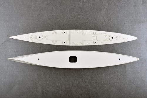 Trumpeter 1/700 German Navy Battleship Gneisenau Plastic Model 06736 Molded Color