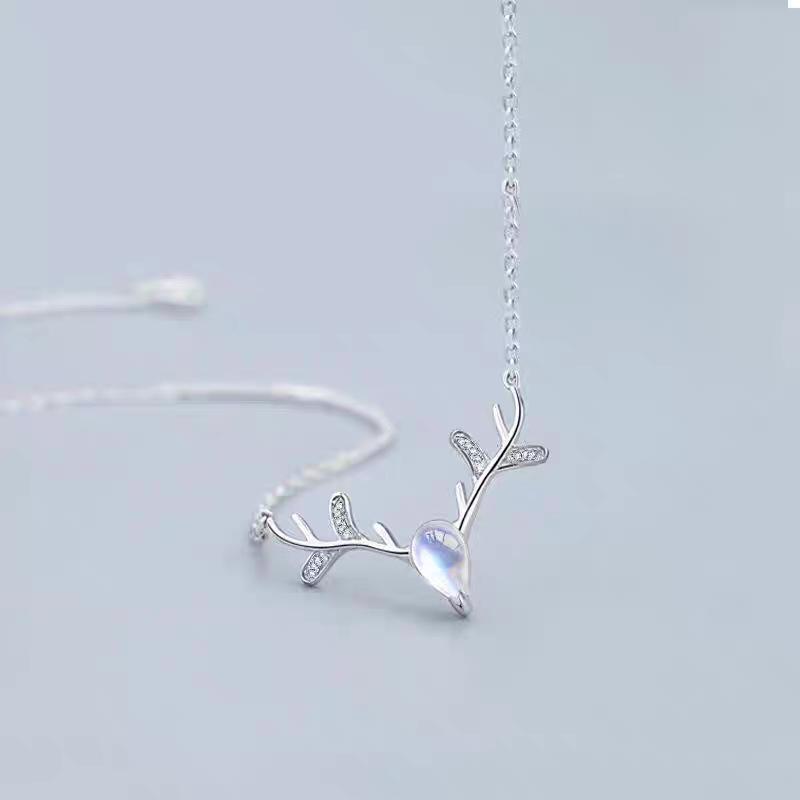 Elegant Elk Pendant Necklace in S925 Sterling Silver for Women – High-End Fashion Versatile Clavicle Chain