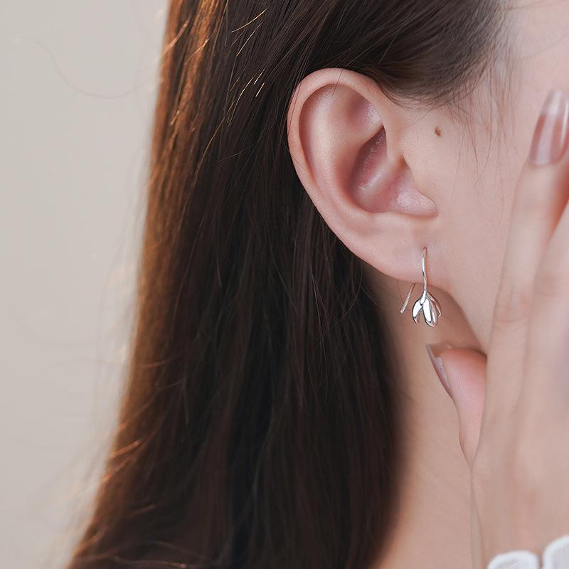 Magnolia Ear Hooks In Autumn and Winter New Style Versatile and Fresh Niche Ear Piercing Ear Decorations