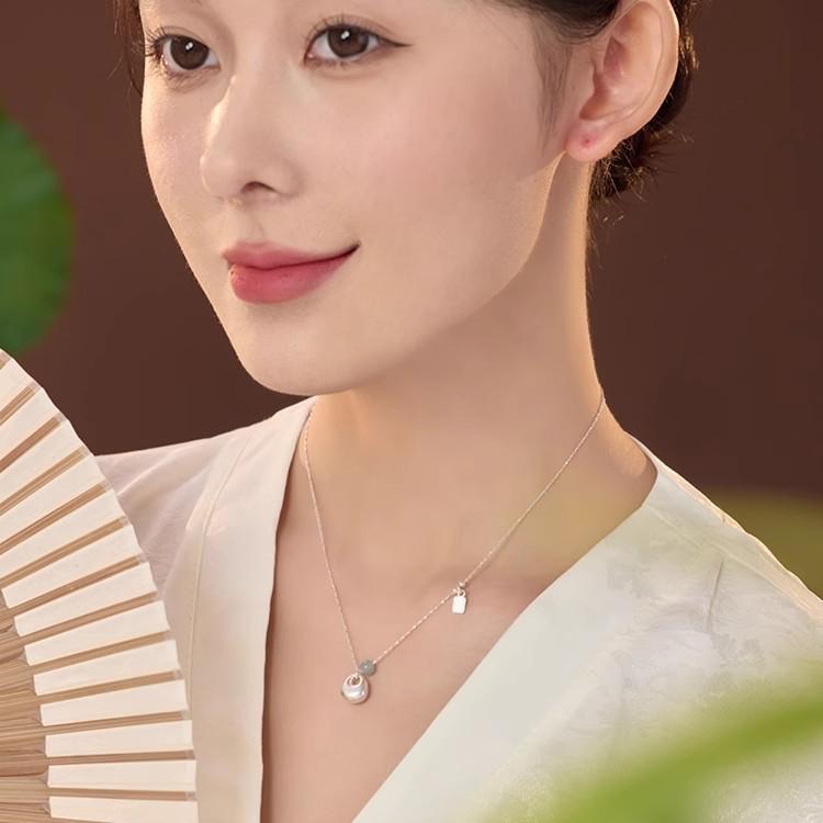 Ruyi Weight Pendant Necklace: Ancient Chinese Style, 2024 High-End Niche Design, Versatile Clavicle Chain for Women