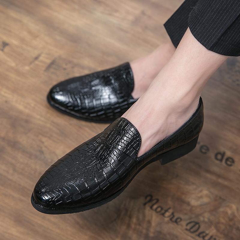 

2025 Четыре сезона Кожаная обувь Мужская Корейская версия Модная Универсальная обувь Мужская Повседневная для Подростков Британская Красная Маленькая Кожаная обувь 47 чёрный