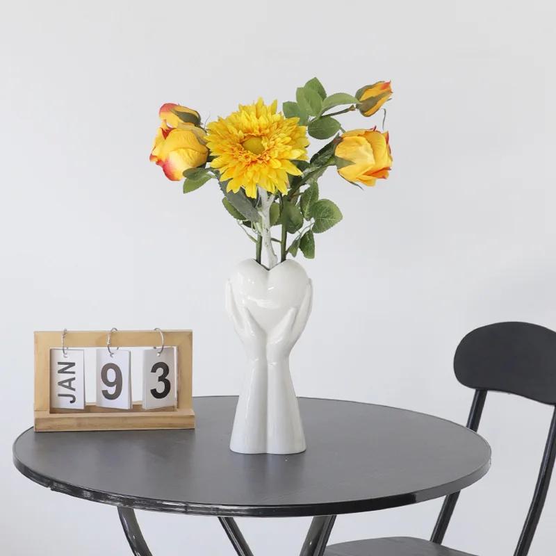 Heart shaped vase Ceramic vase art Home decoration accessories Modern hydroponic flower arrangement Valentine's Day gift