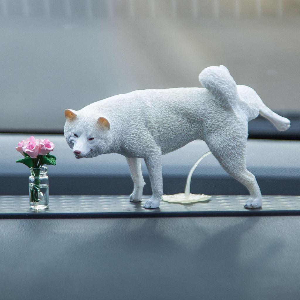 Shiba Inu Peeing Car Ornament – Creative Puppy Interior Decoration Gift