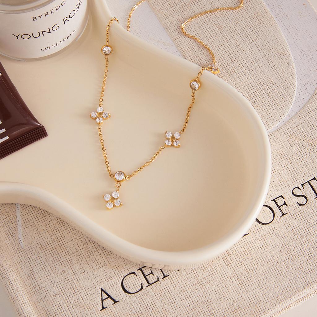 Yori New White Cubic Zircon Pendant Necklace Waterproof Simple Fashion Metal Texture Trendy Jewelry For Woman