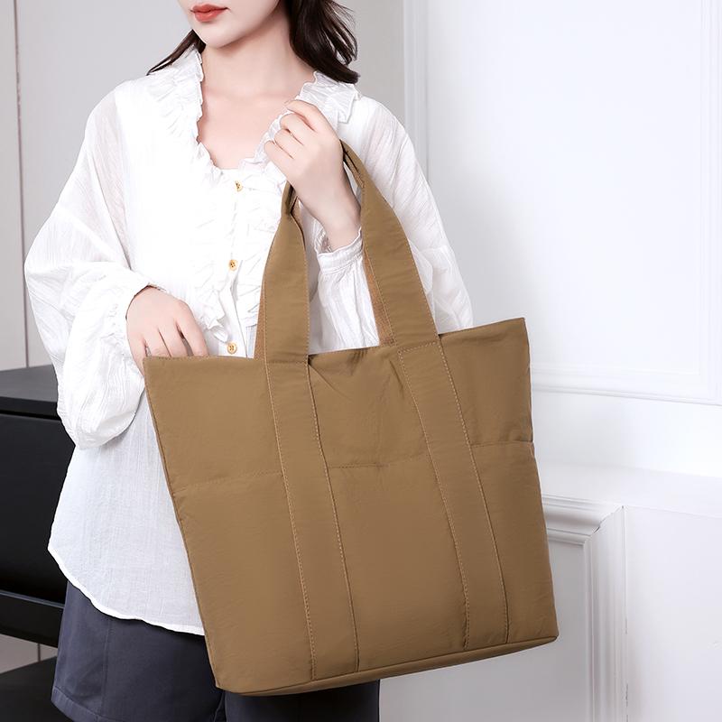 Women's Shoulder Bag Retro Large Capacity Commuter Tote Bag