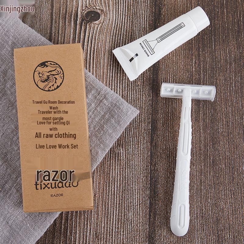 

Hotel Travel Shaving Kit