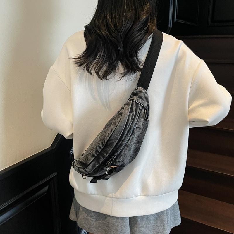 2025 autumn new denim crossbody breast bag women's leisure sports portable travel chest bag fashionable and simple