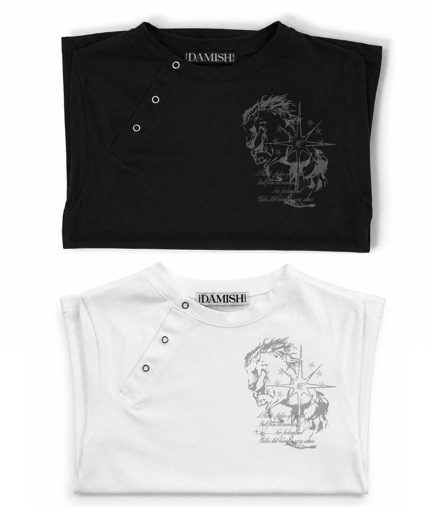 Damiswi Pony Graphic Diagonal Button T-Shirt_Ivory