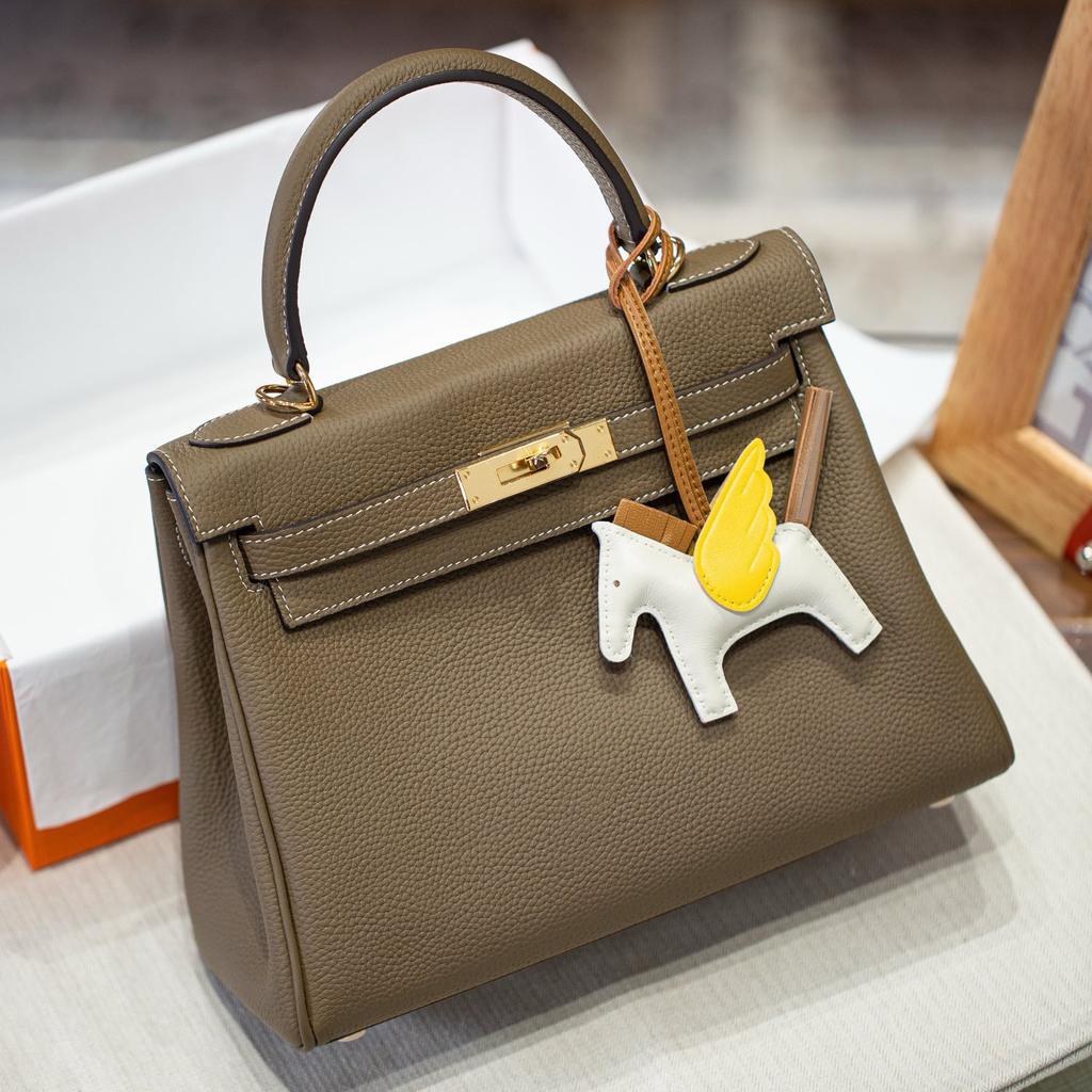 25 Neue Kelli Tasche Togo Rindsleder erste Schicht breiter Schultergurt silberne Schnalle große Kapazität tragbar Schulter Umhänge Tasche Pendler Damen Tasche