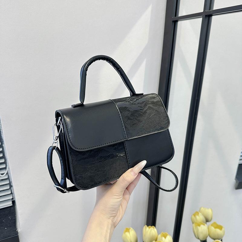 

Модные женские сумки 2025 года в новом зарубежном стиле, портативная наплечная сумка-мессенджер с сочетанием контрастных цветов, портативная маленькая квадратная сумка оптом чёрный