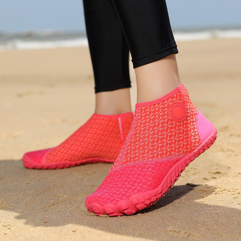 New-style river-tracking shoes for couples Outdoor sports wading shoes Lightweight quick-dry sandals Hiking and mountaineering five-finger shoes