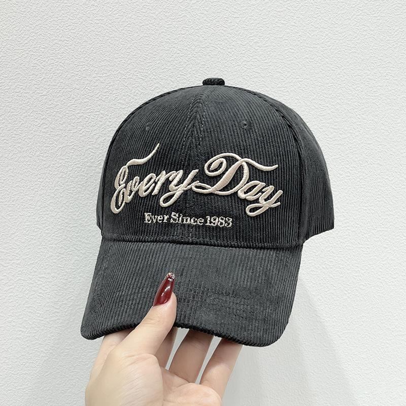 

Легкая регулируемая бейсболка с винтажной вышивкой в виде букв, однотонная вельветовая спортивная кепка для женщин, мужчин и пап adjustable темно-серого